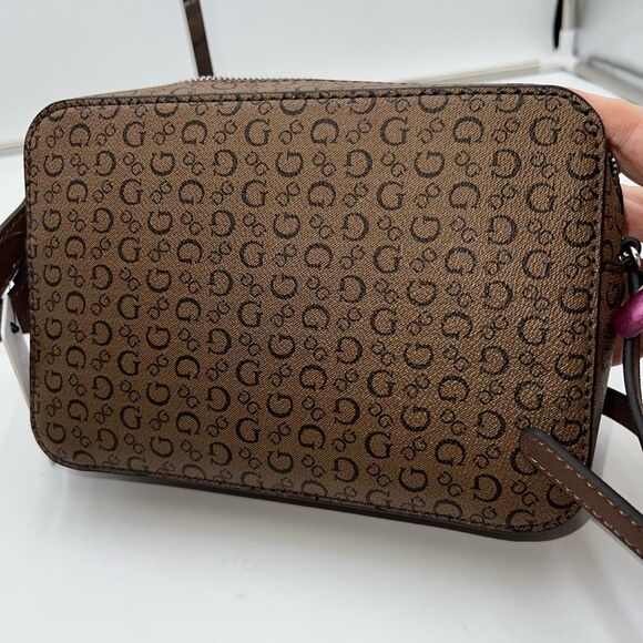Guess Coated Canvas Signature Camera Bag Crossbody NWT - Picture 5 of 8